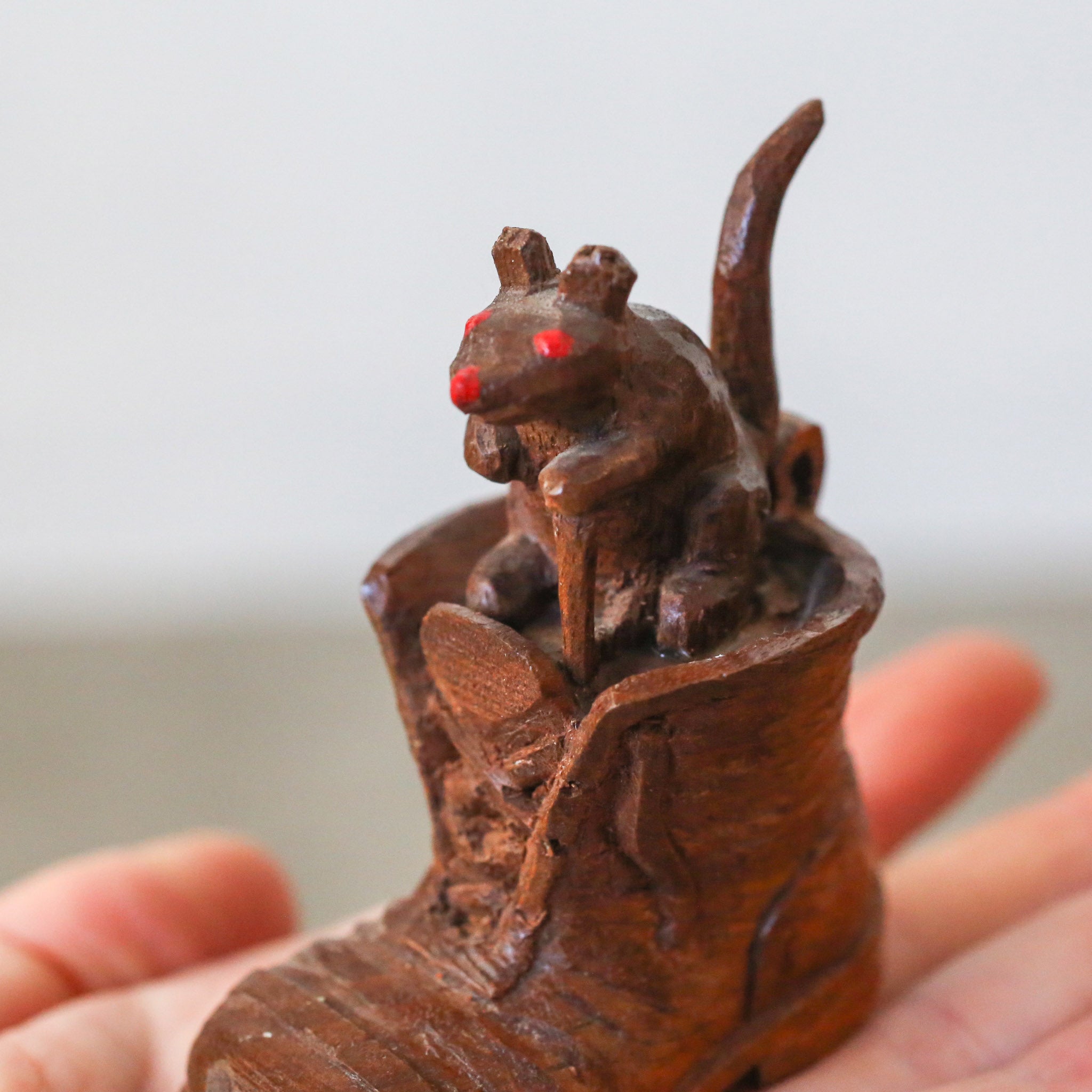 Black Forest Carved Wood Mouse / 木彫りのネズミ