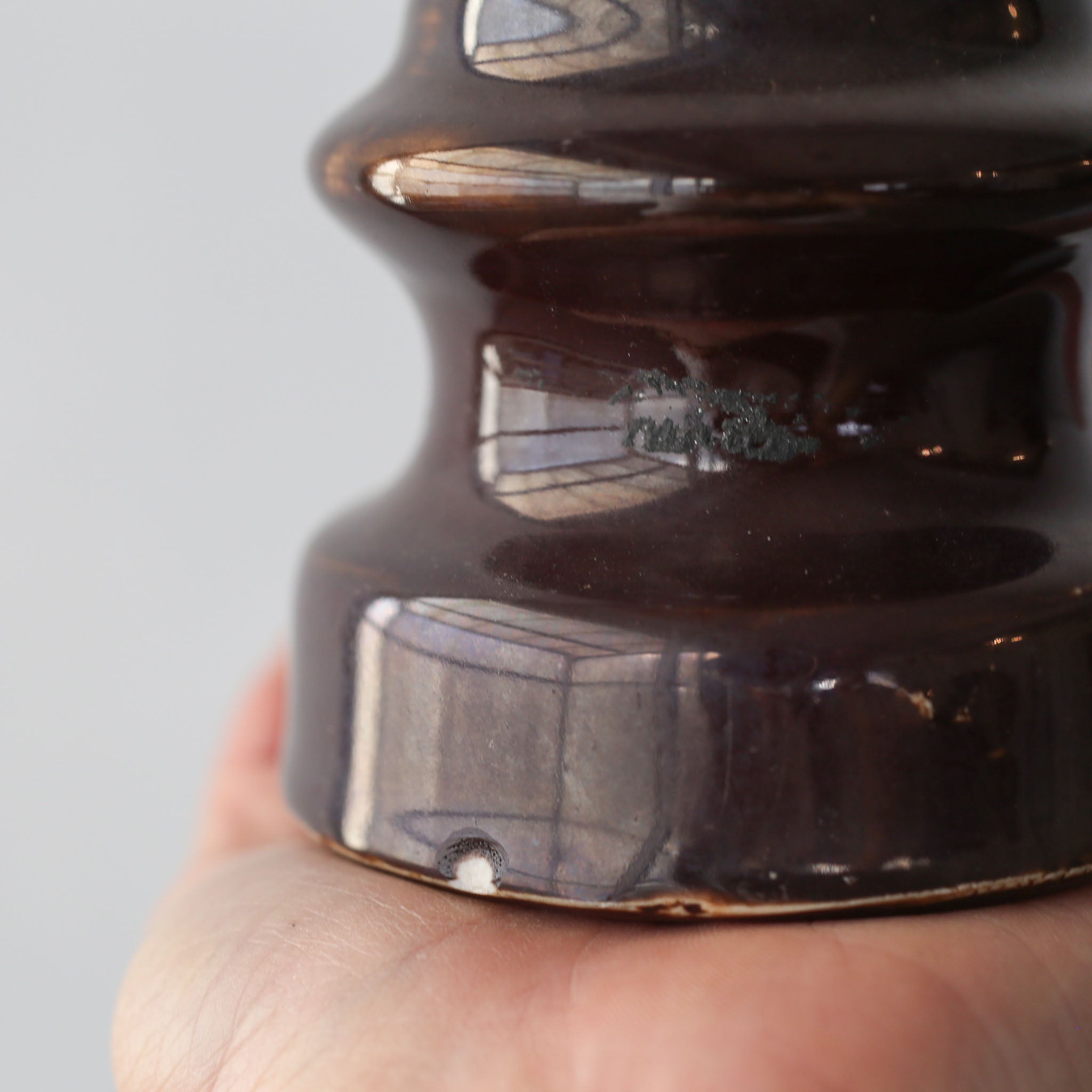 Ceramic Insulator / セラミックの碍子