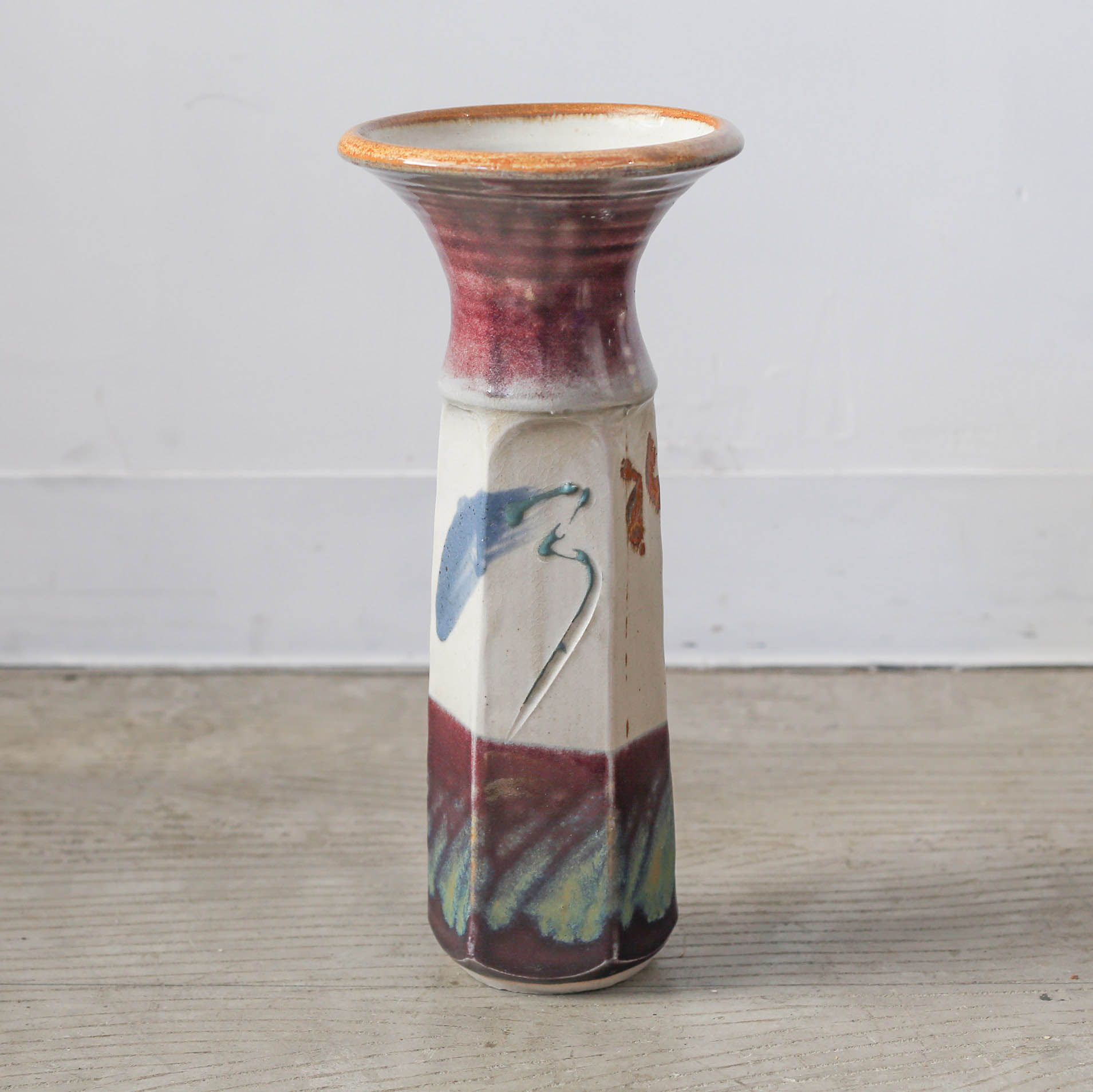 Tall vase of butterflies / 蝶の花器