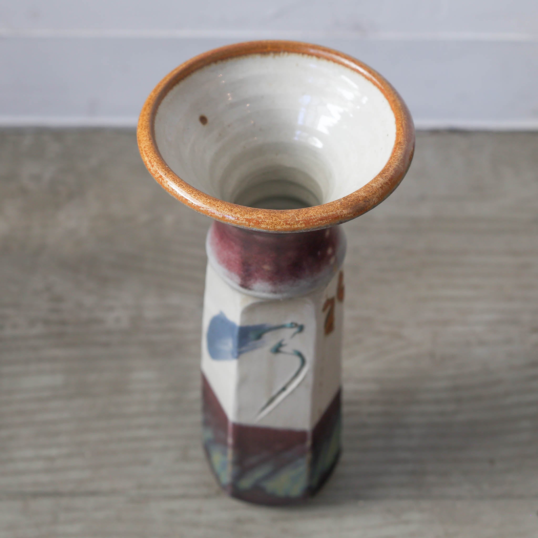 Tall vase of butterflies / 蝶の花器