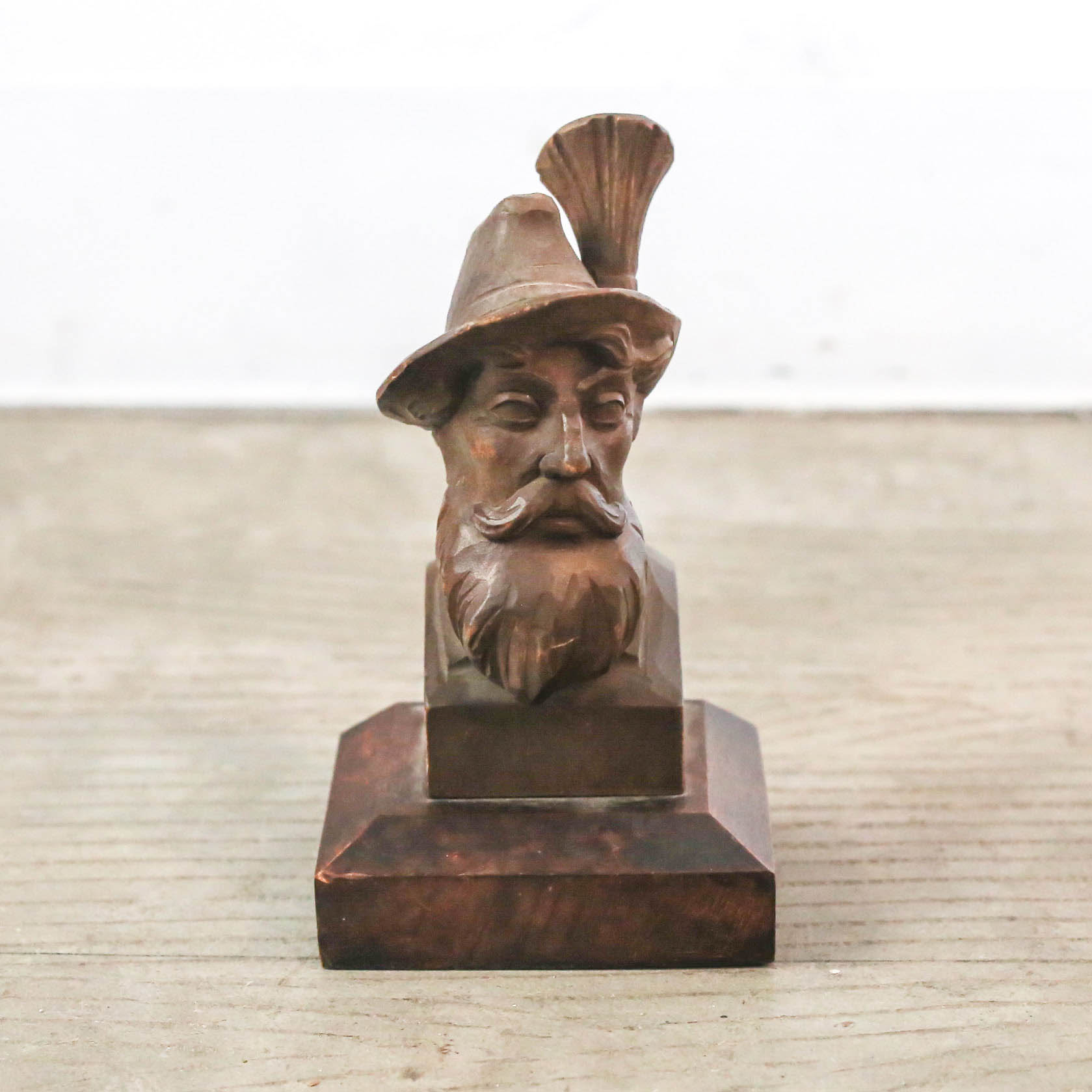 Wood Carved Bust / 木彫りの胸像