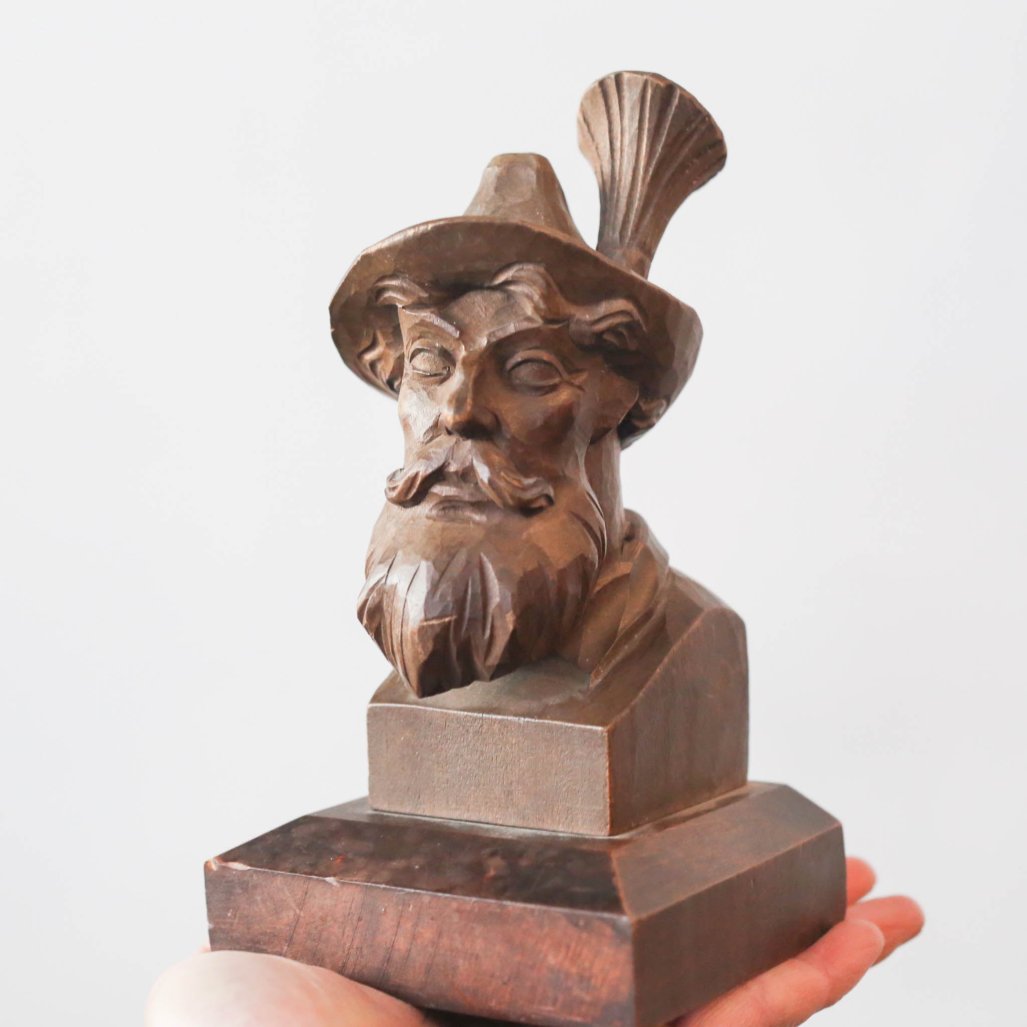 Wood Carved Bust / 木彫りの胸像
