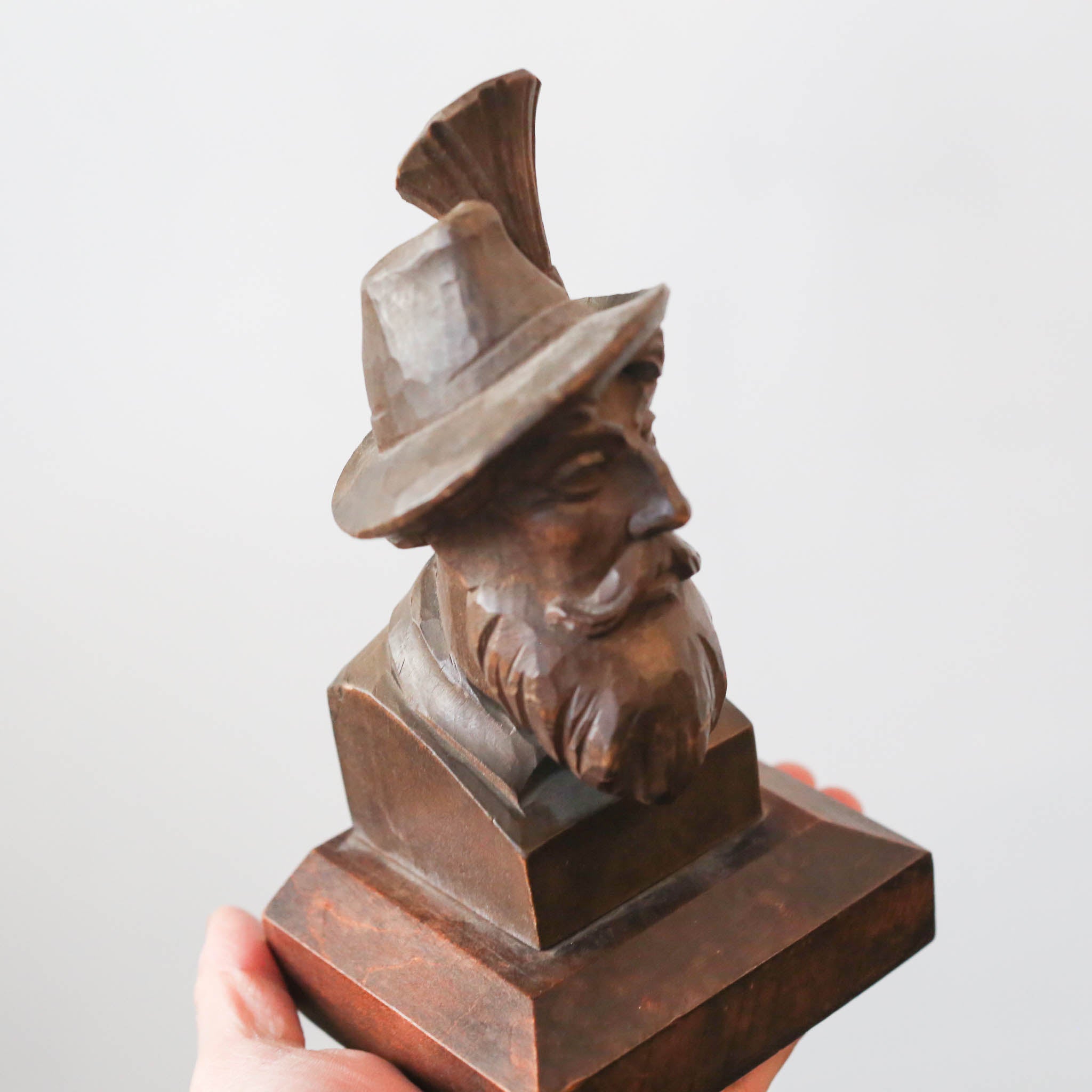 Wood Carved Bust / 木彫りの胸像