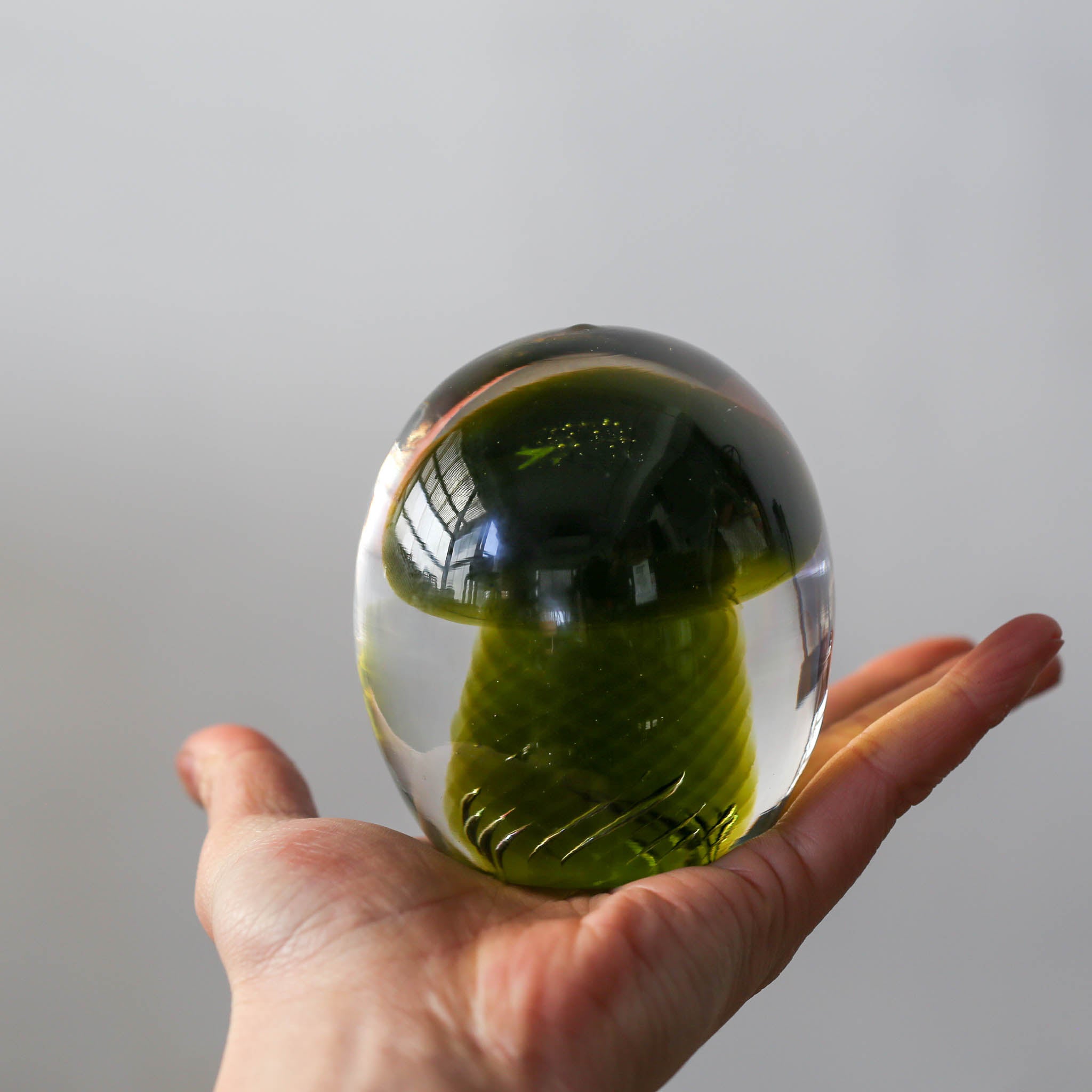 Green Mushroom Paper Weight / ガラスのきのこペーパーウェイト
