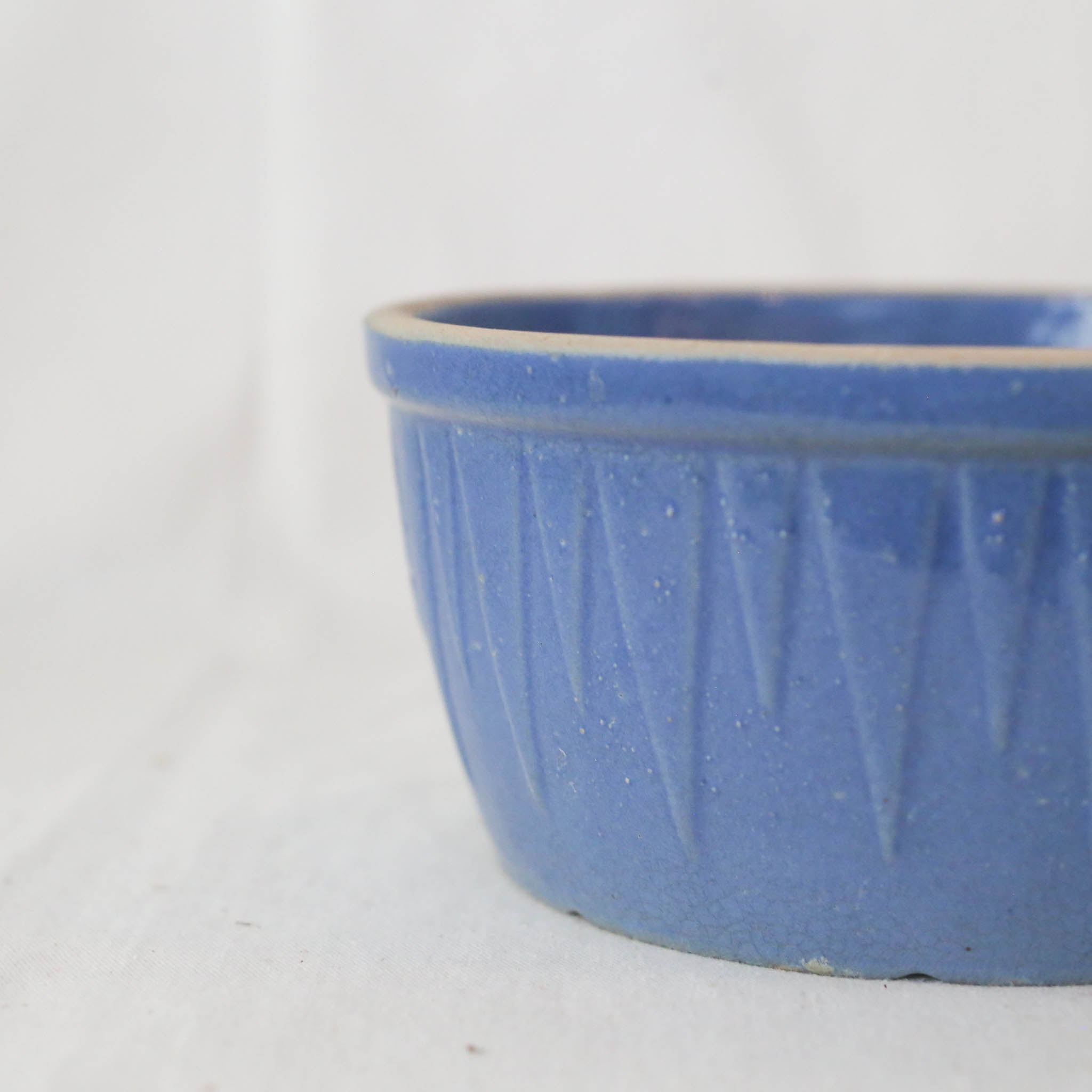 Pottery Blue Bowl / 陶器の青い鉢