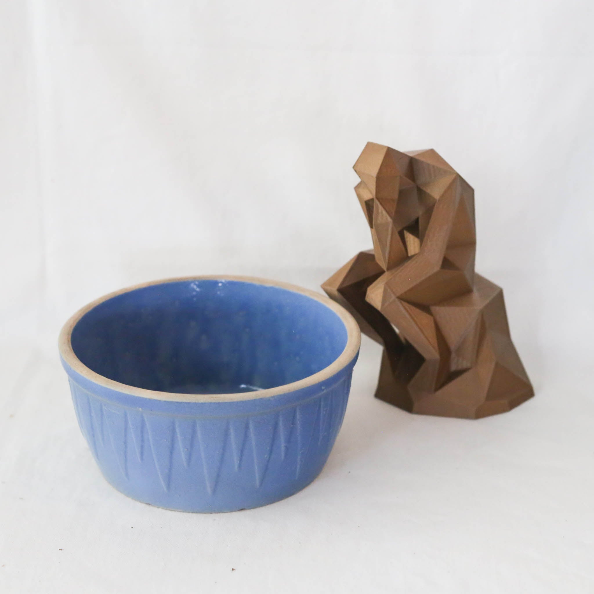 Pottery Blue Bowl / 陶器の青い鉢