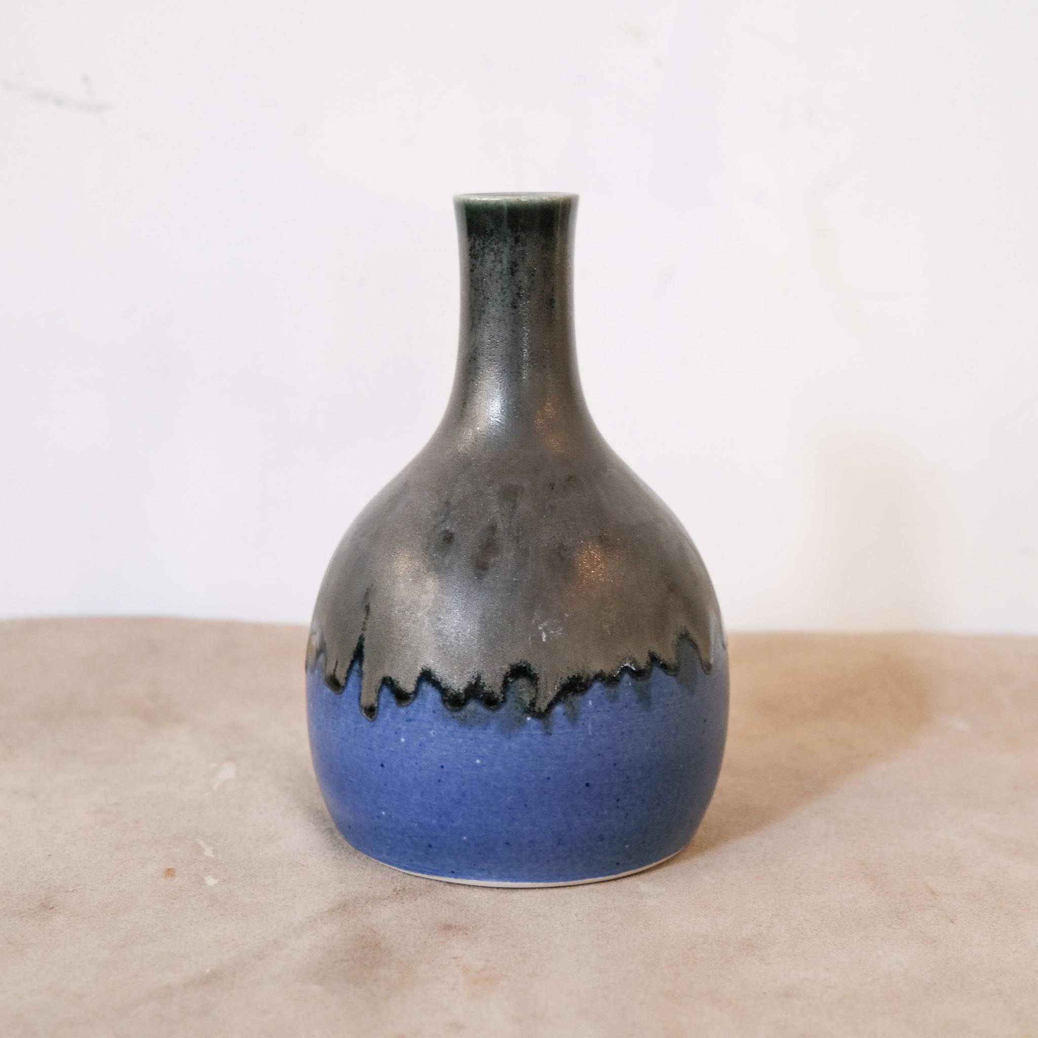 Ceramic Blue Vase/ 陶器製青い花器