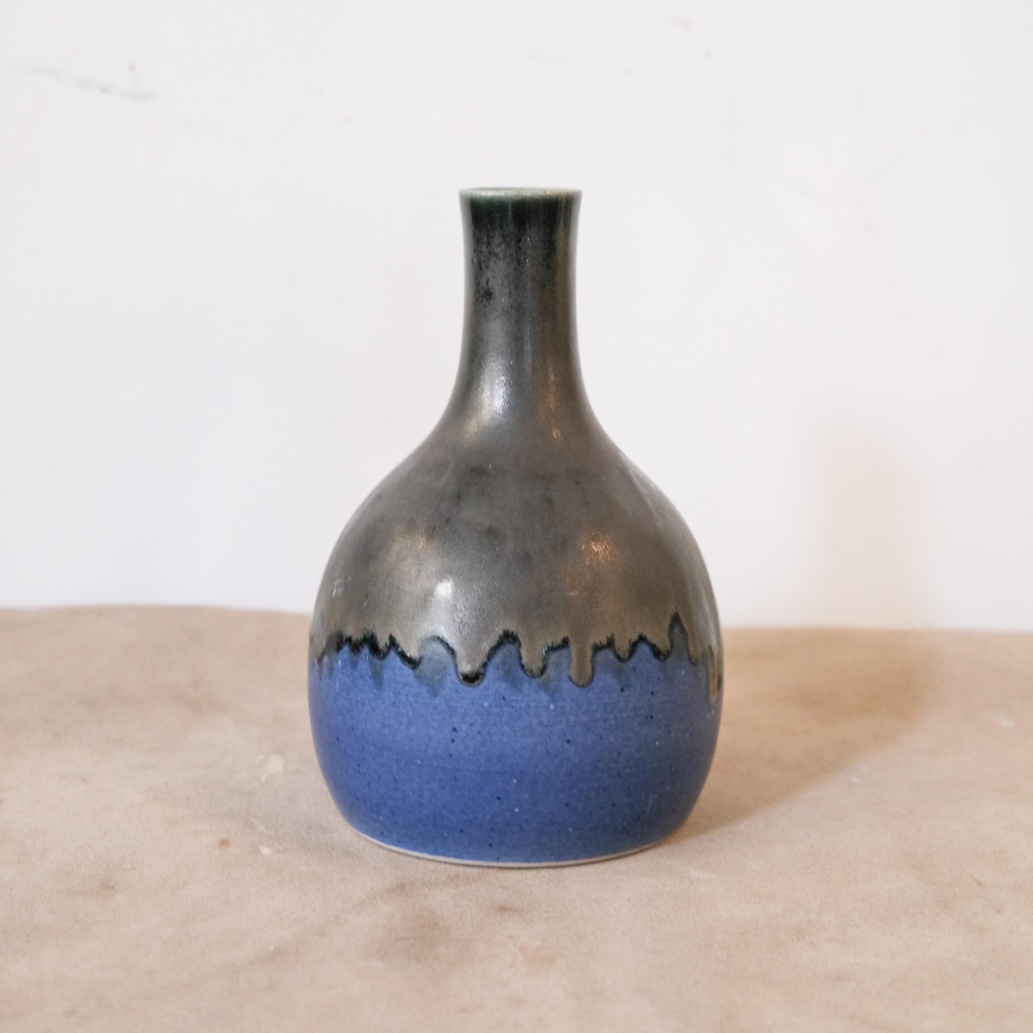 Ceramic Blue Vase/ 陶器製青い花器