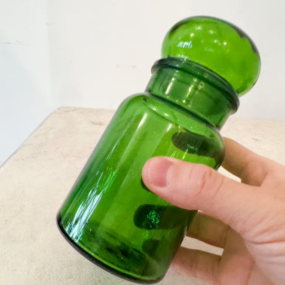 Glass Jar With Lid / ガラスの蓋付き瓶