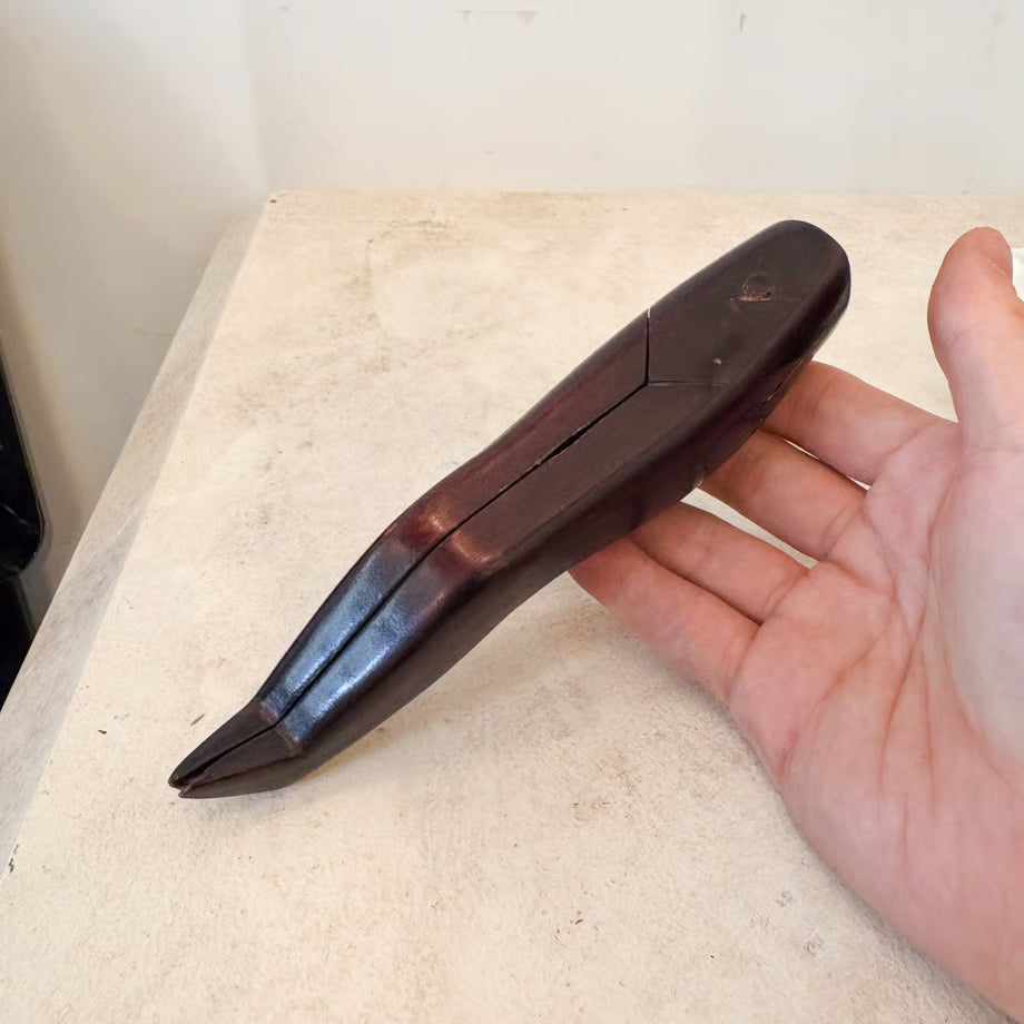 Wooden Leg Nutscracker / 木製脚のナッツクラッカー