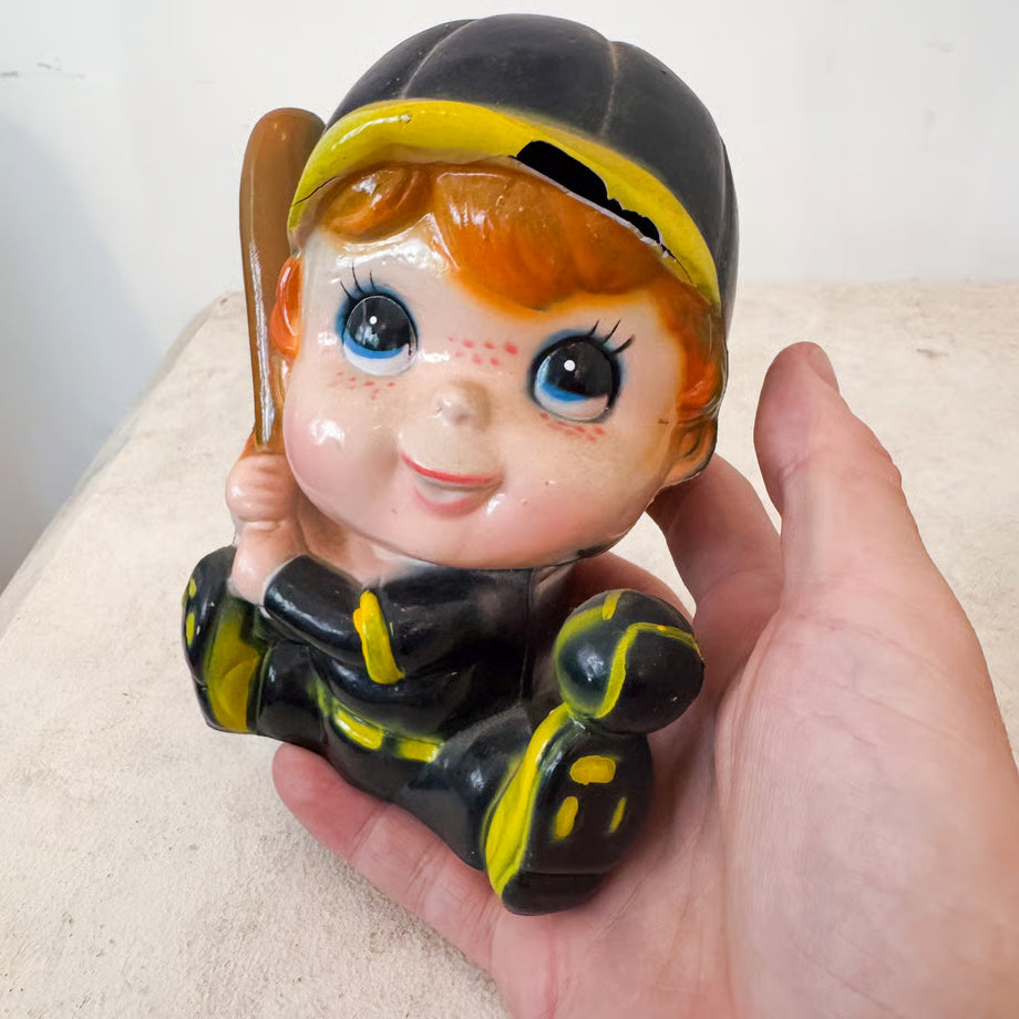 Baseball Boy / 野球少年のオブジェ