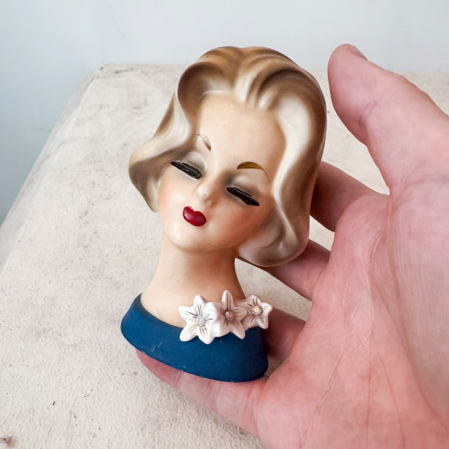 pottery Lady / 陶器の貴婦人