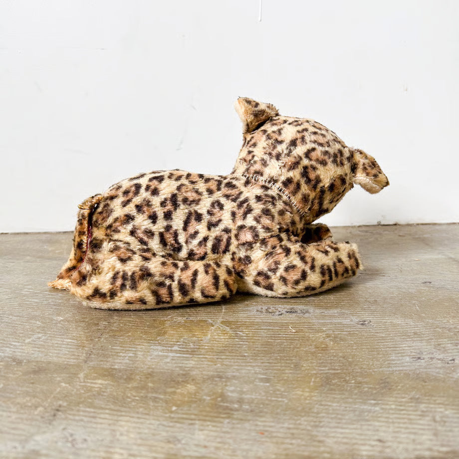 Leopard Stuffed Animal / ヒョウのぬいぐるみ