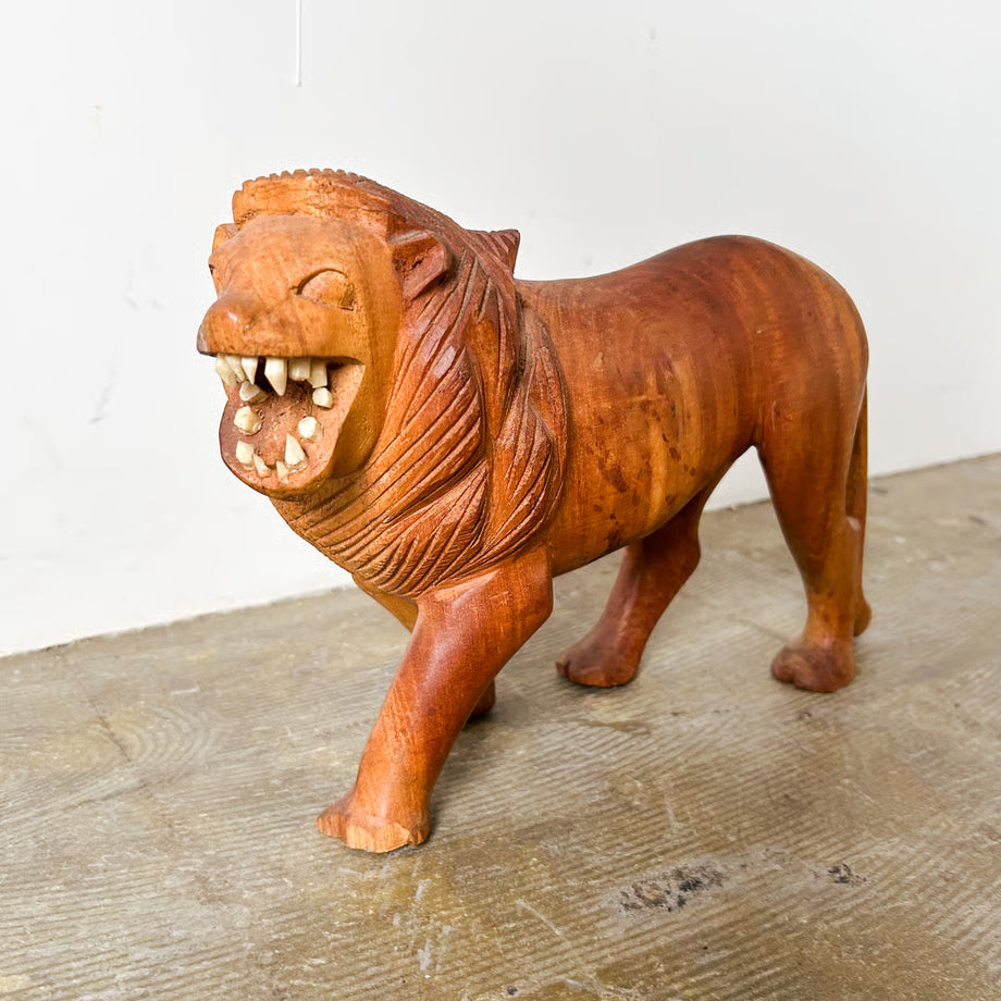 Wood Carving Lion / 木彫りのライオン