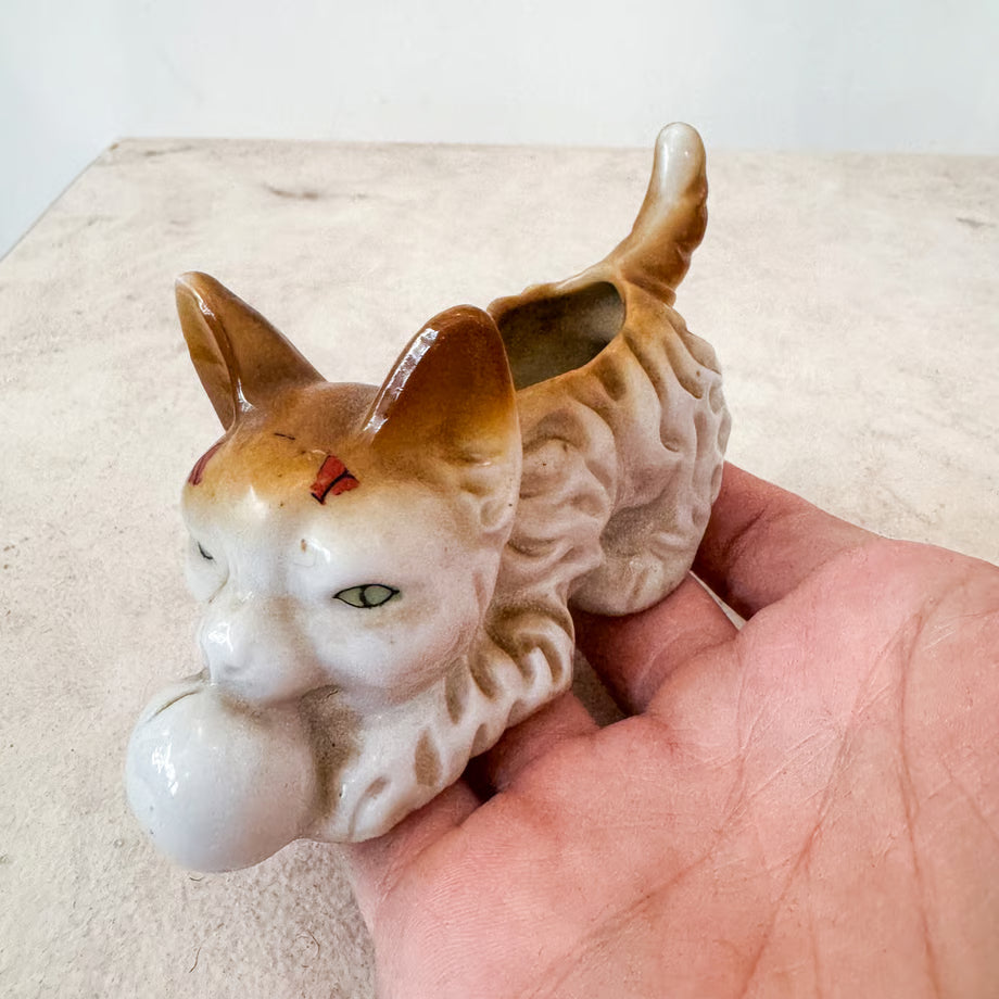 Pottery Cat / 陶器製猫の置物