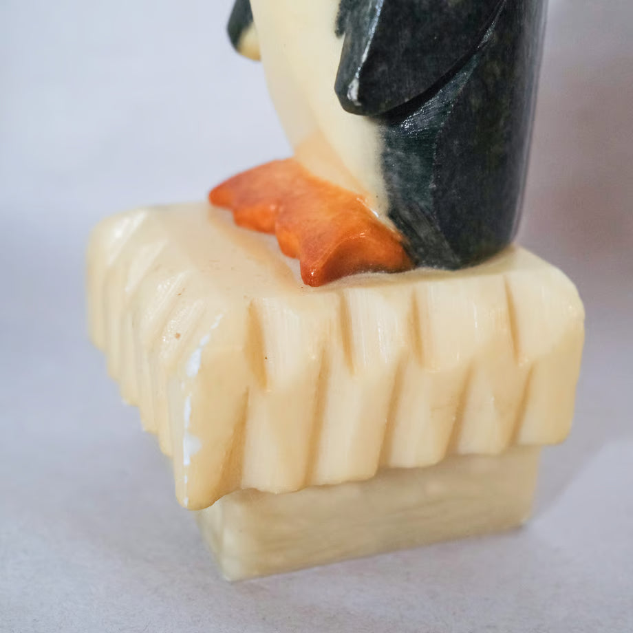Stone Penguin / 石のペンギン