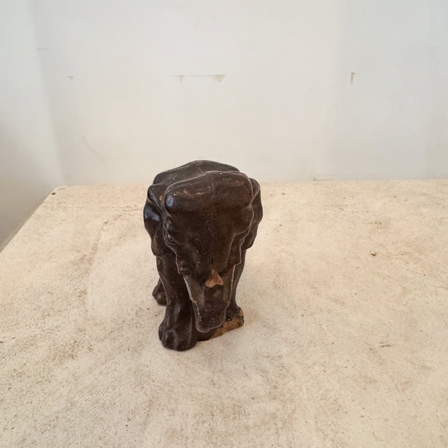 Wooden Elephant / 木製の像の置物