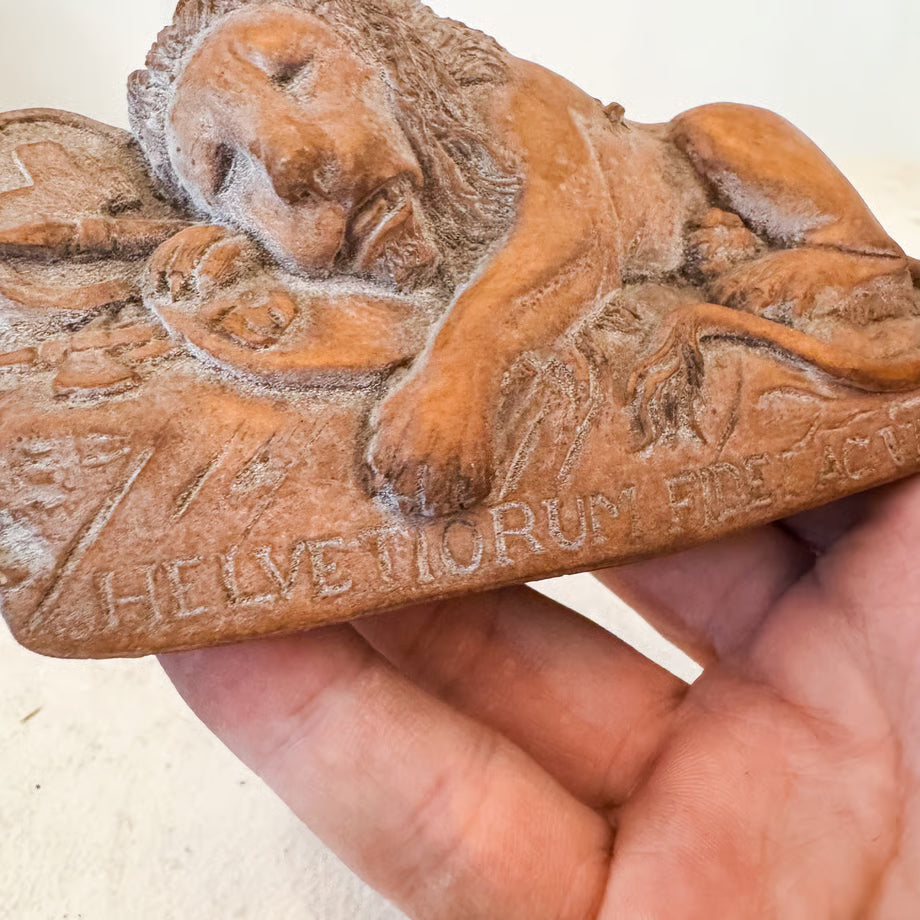 Lion Monument / 瀕死のライオン