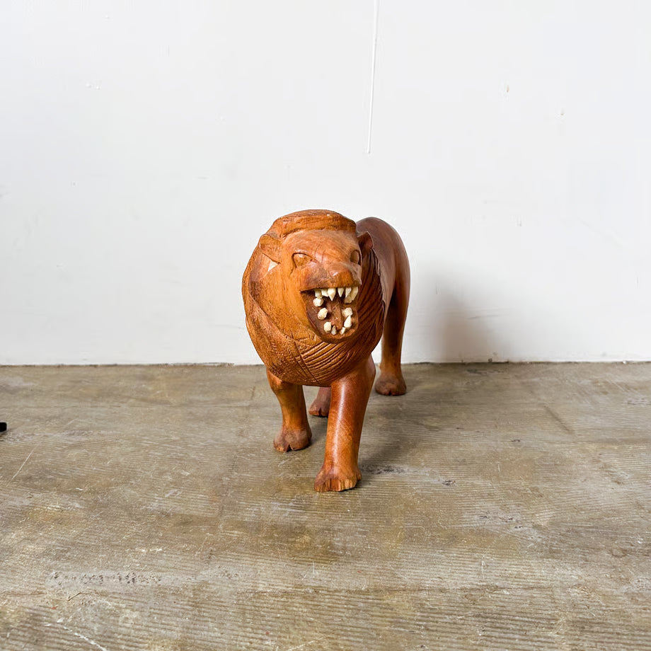 Wood Carving Lion / 木彫りのライオン