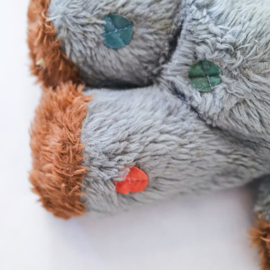 Raccoon Stuffed Animal / アライグマのぬいぐるみ