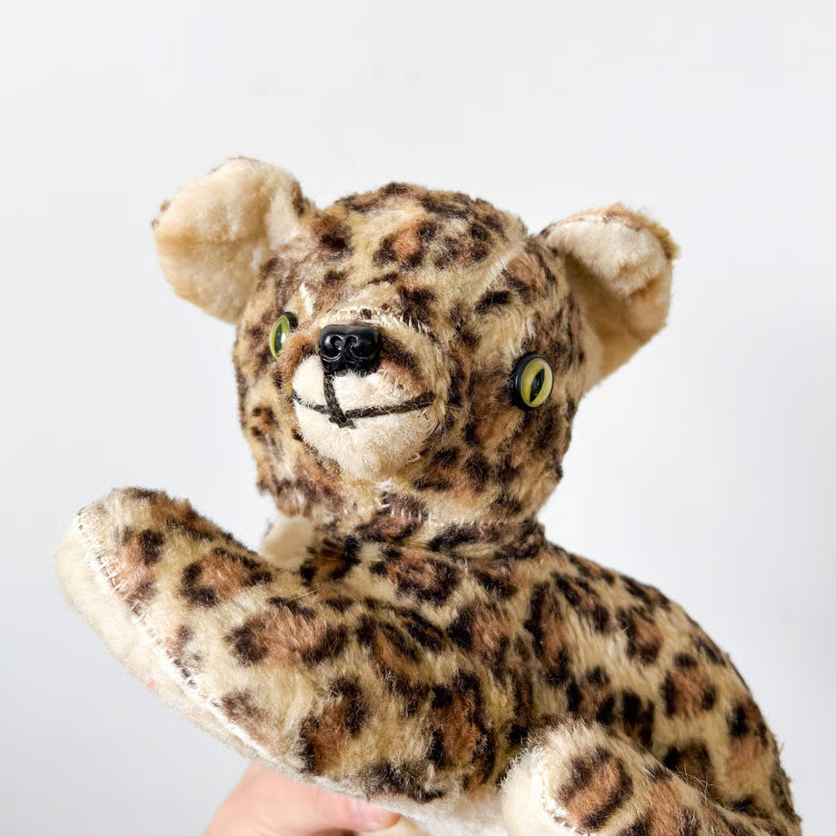 Leopard Stuffed Animal / ヒョウのぬいぐるみ