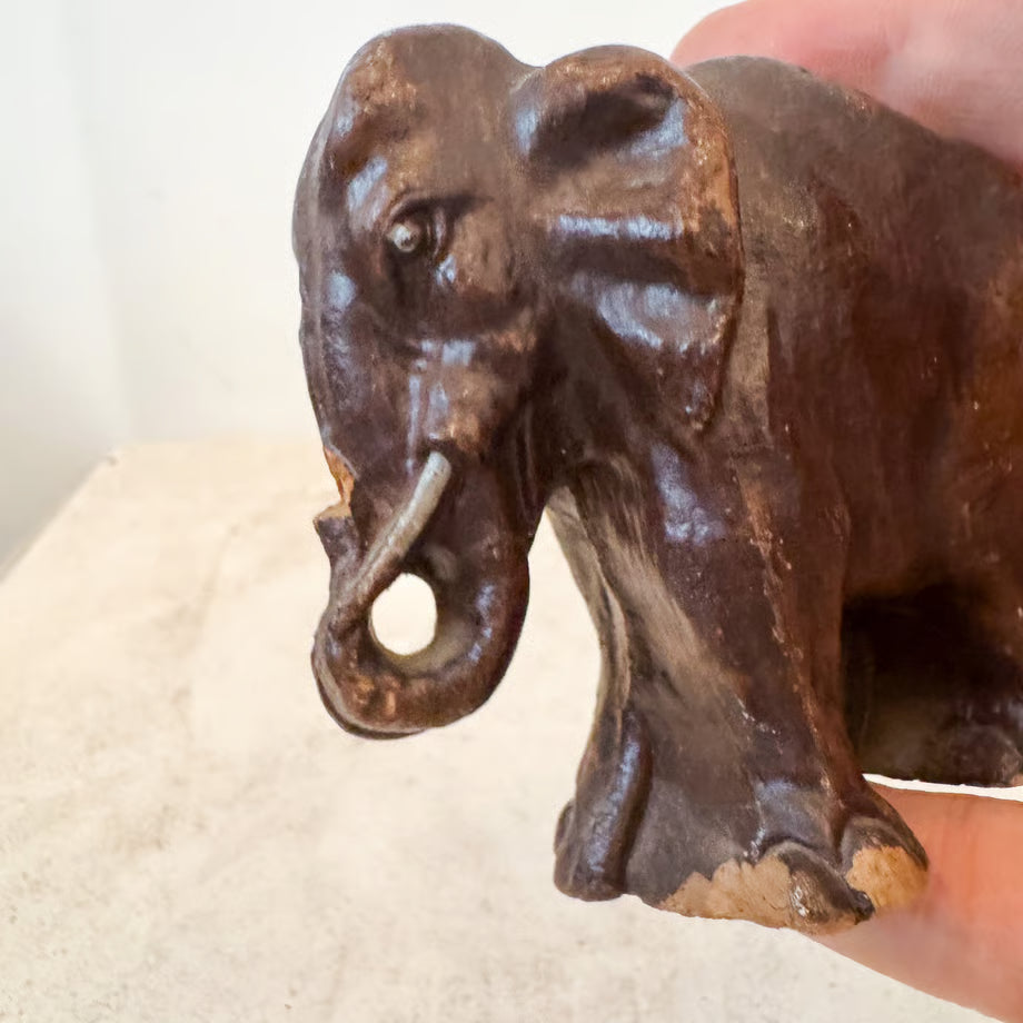 Wooden Elephant / 木製の像の置物