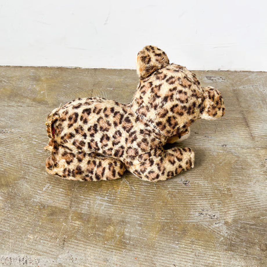 Leopard Stuffed Animal / ヒョウのぬいぐるみ