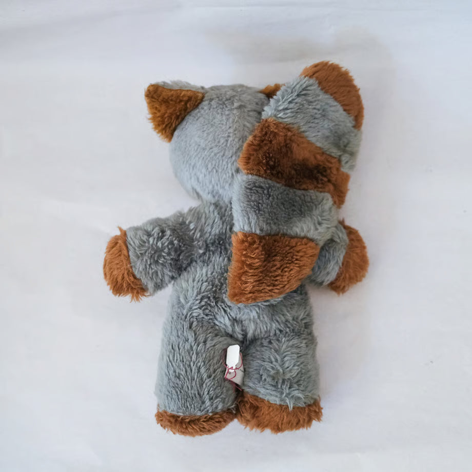Raccoon Stuffed Animal / アライグマのぬいぐるみ