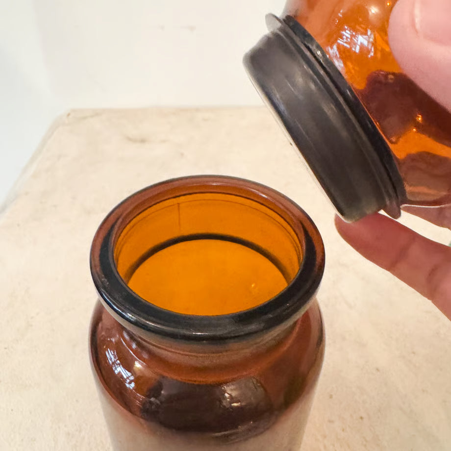 Glass Jar With Lid / ガラスの蓋付き瓶