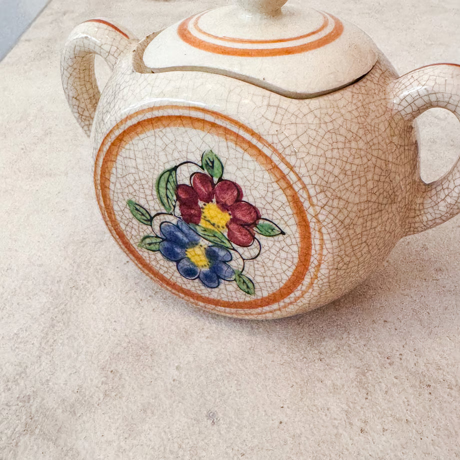 Pottery Pot / 陶器のポット