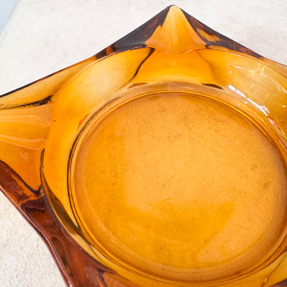 Glass Ashtray / ガラスの灰皿