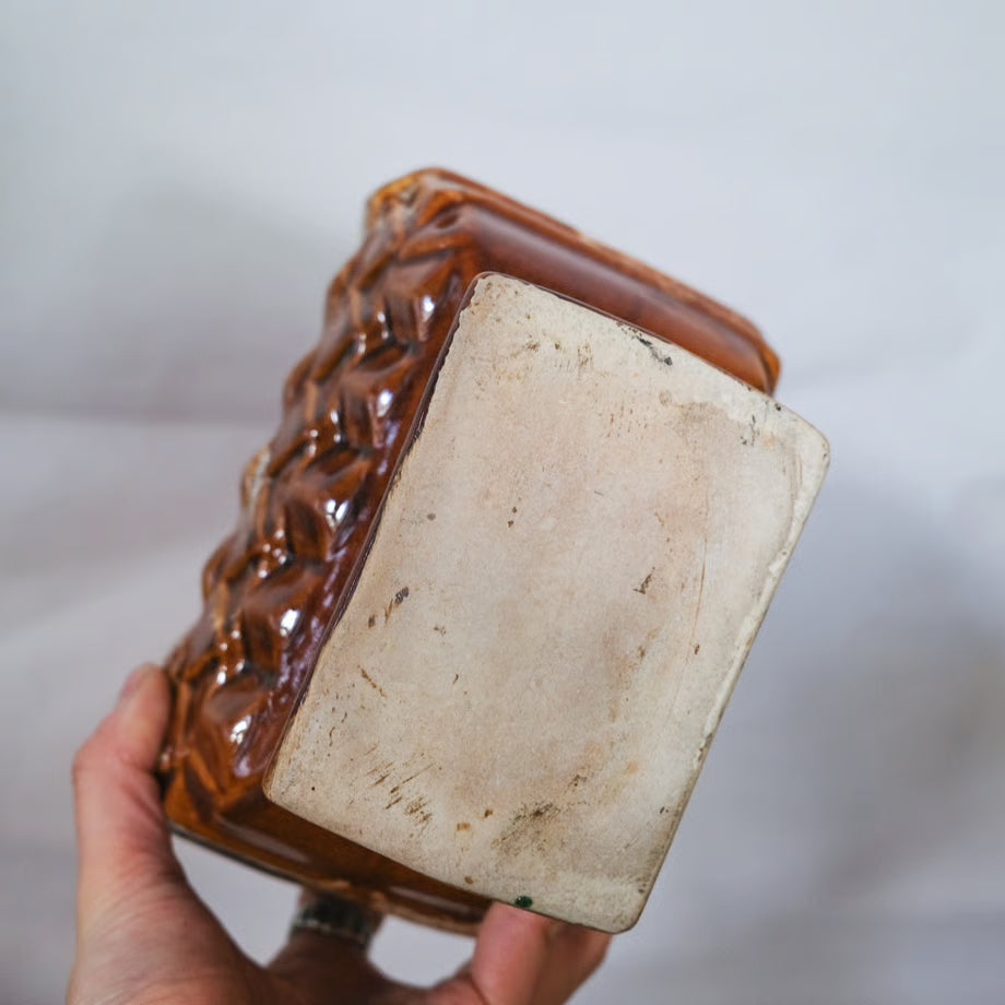 Pottery Pot / 陶器の器