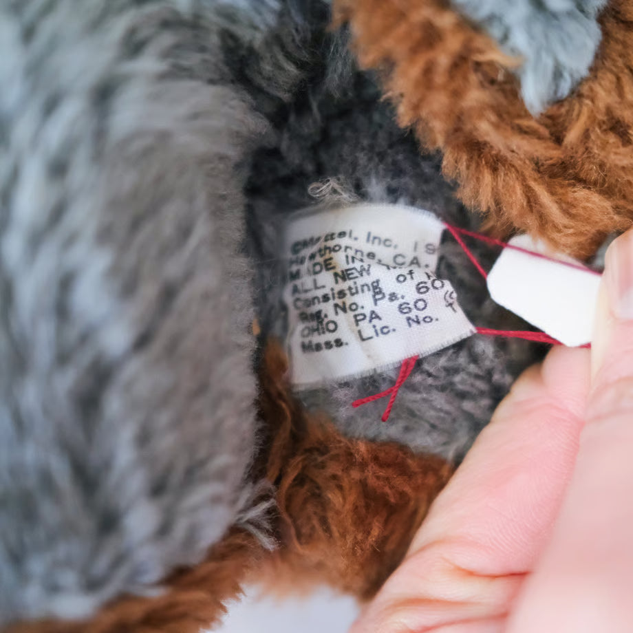 Raccoon Stuffed Animal / アライグマのぬいぐるみ