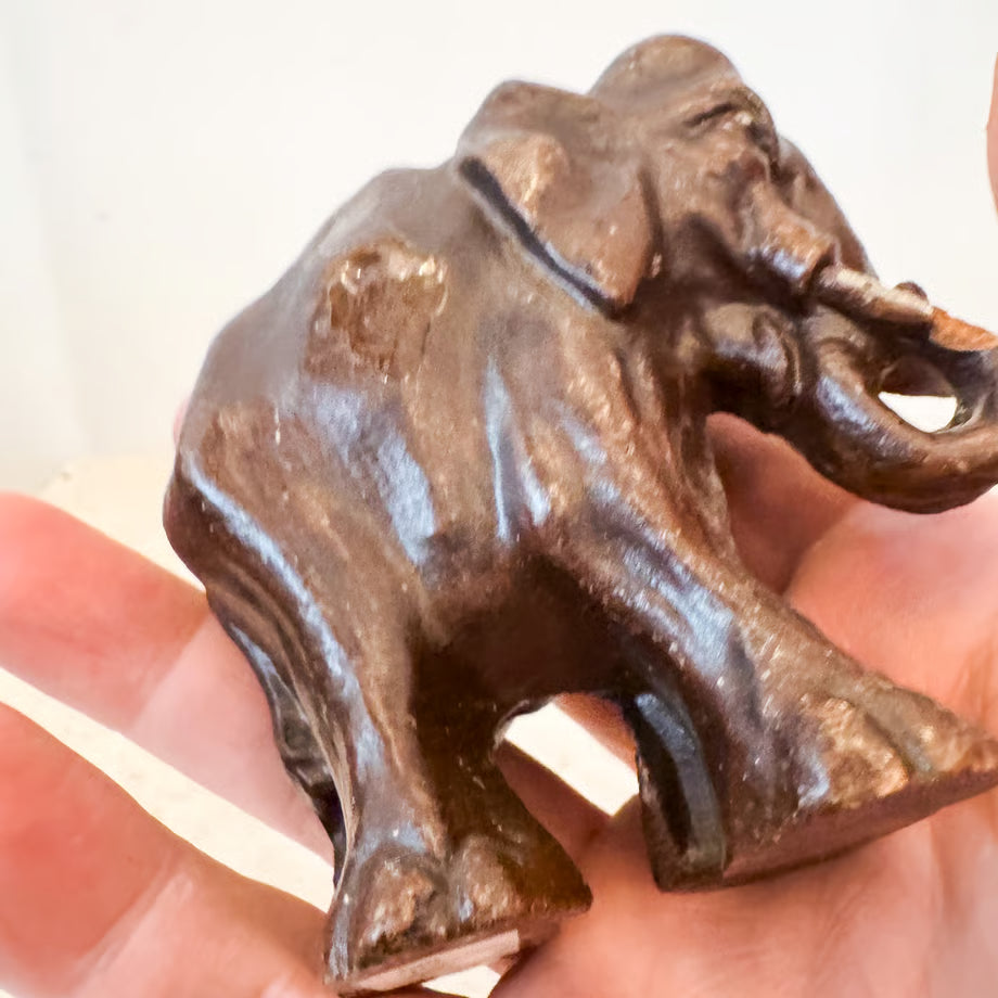 Wooden Elephant / 木製の像の置物