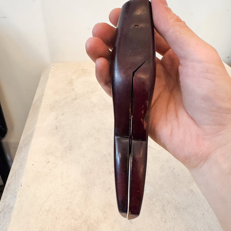 Wooden Leg Nutscracker / 木製脚のナッツクラッカー