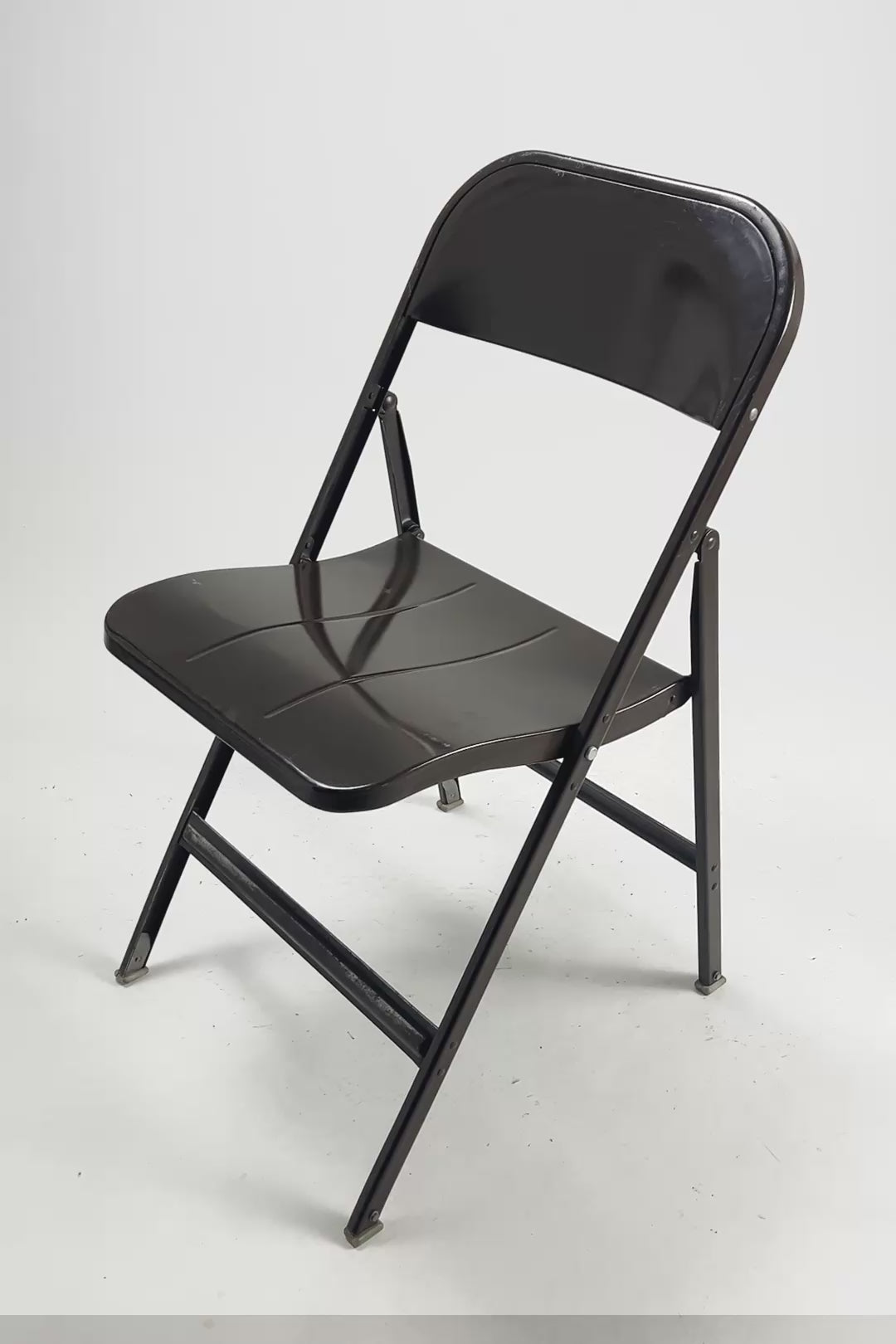 Load video: LYON Folding Chair / LYON メタル 折りたたみイス