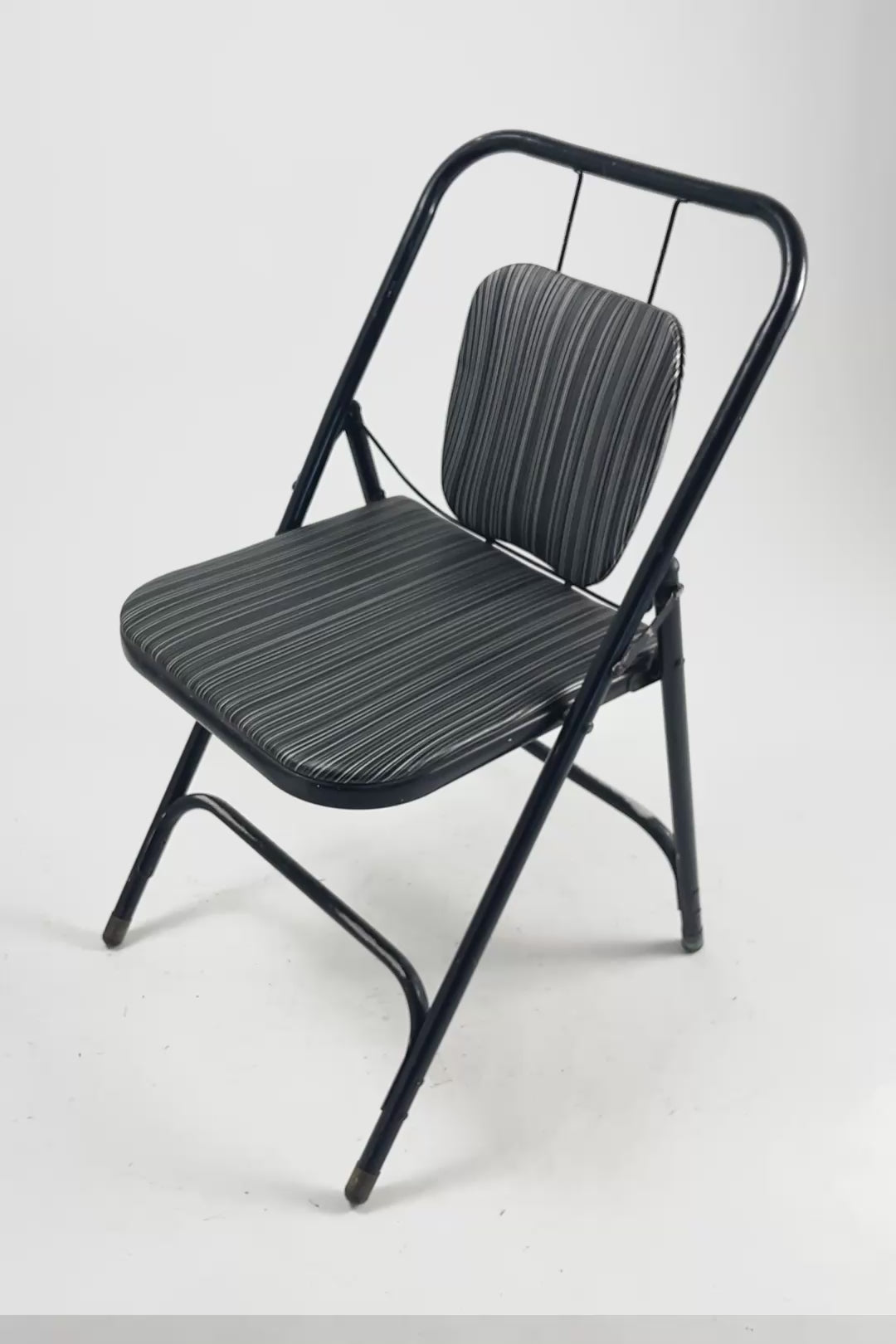 ビデオを読み込む: Metal Frame Folding Chair / メタルフレーム折りたたみ椅子