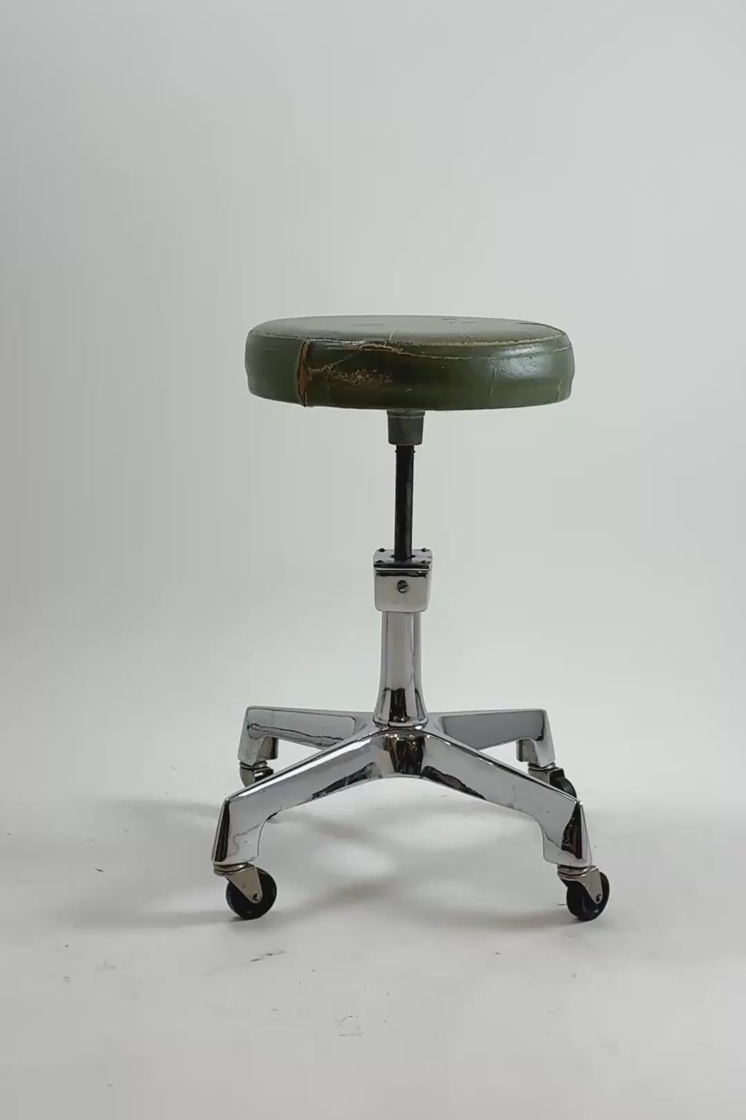 ビデオを読み込む: Adjustable Chrome Caster Stool by F&amp;F Koenigkramer  / 昇降式クローム脚キャスター付スツール