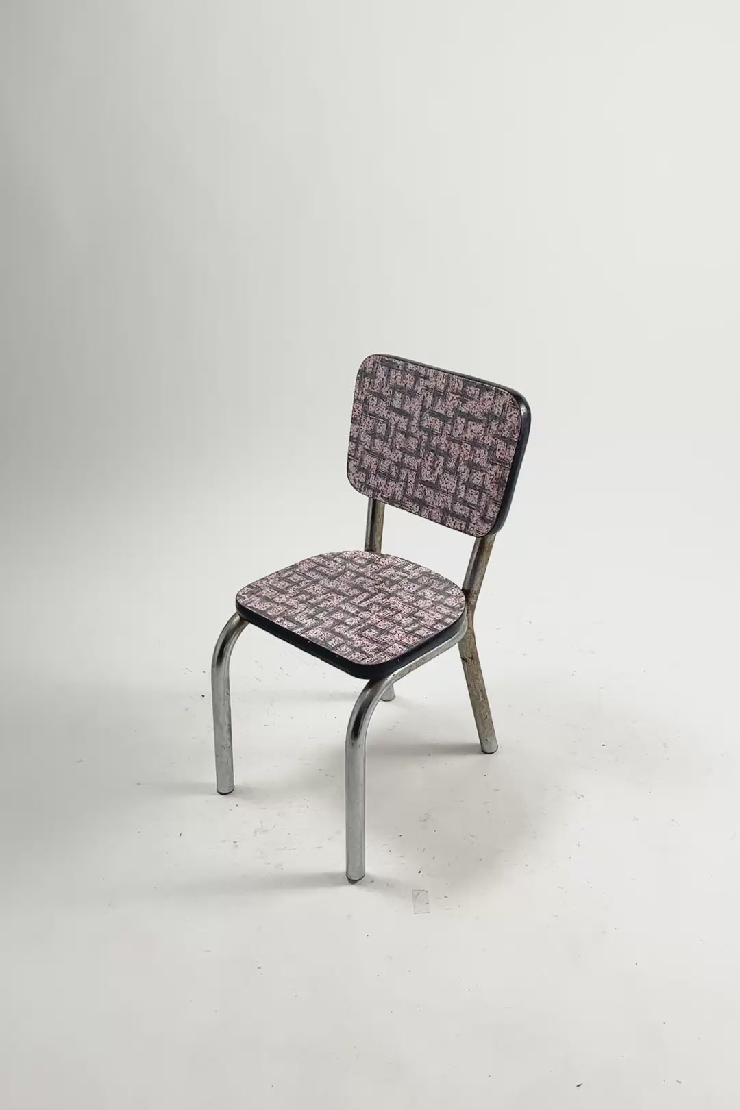 ビデオを読み込む: Vintage Kids Chair / ヴィンテージ キッズチェア