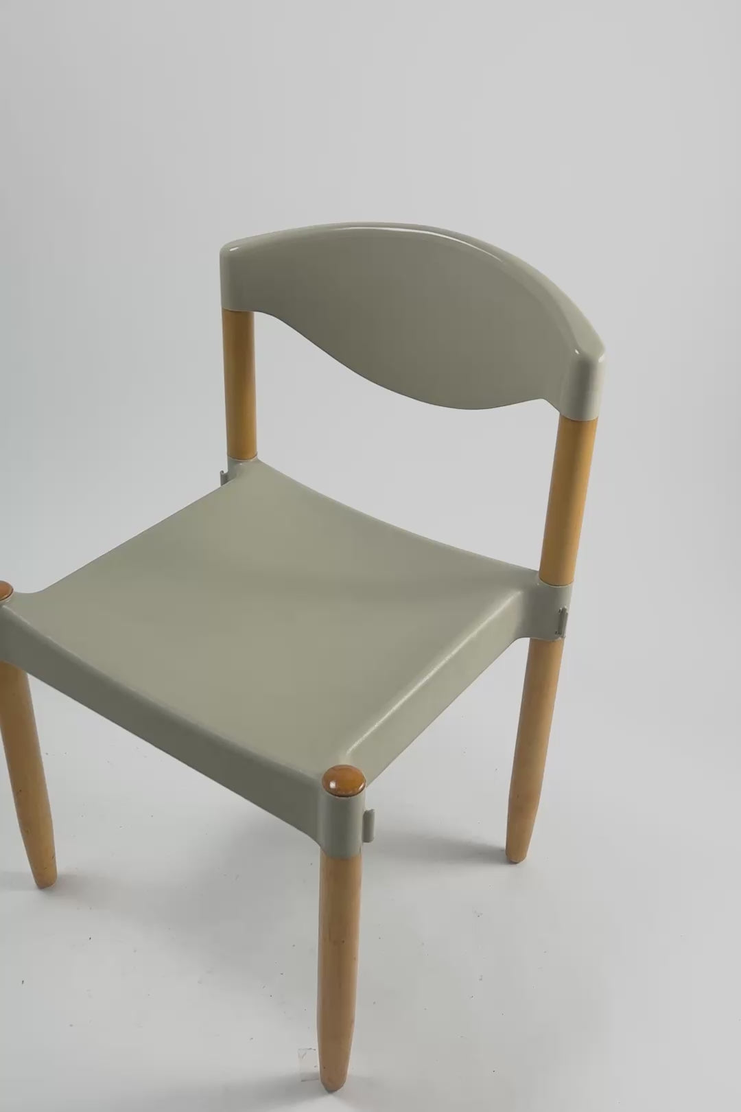 Load video: Stacking The Strax chair by CASARA / スタッキング Straxチェア CASALA