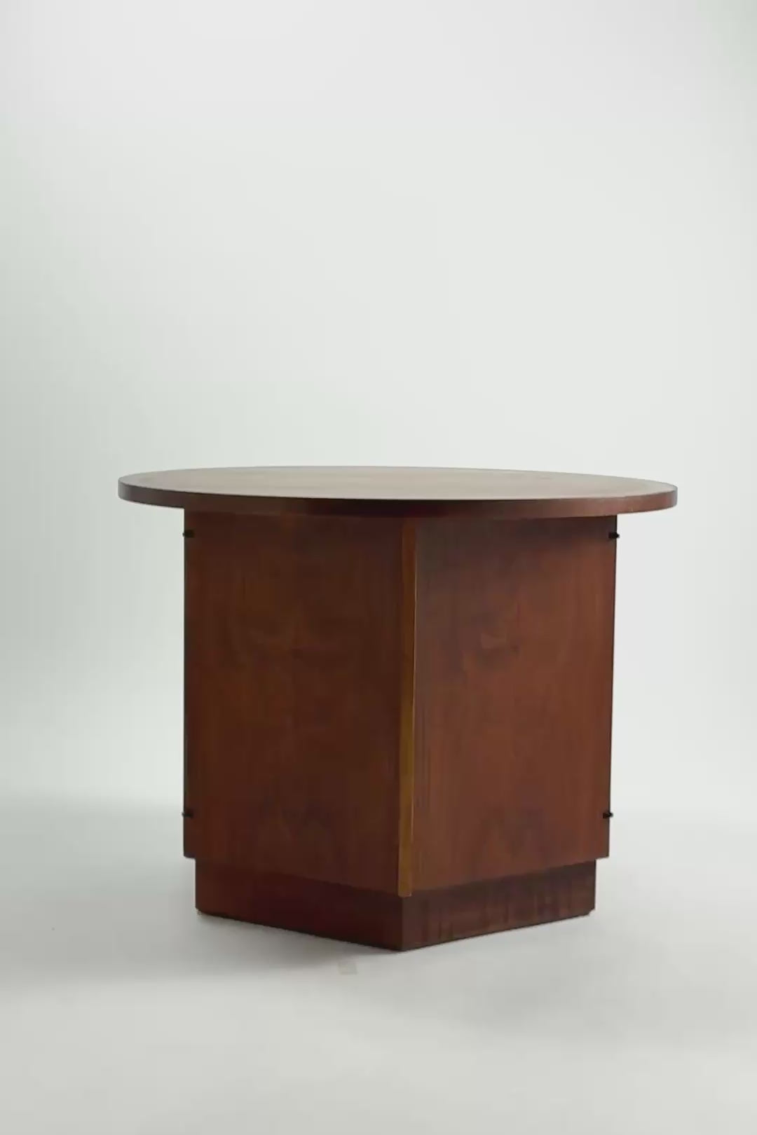 Load video: Round Side Table Octagon Base "LANE " / ウッドラウンドテーブル（LANE社製）