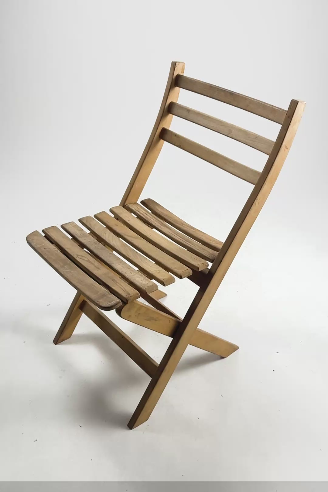 Load video: Folding Chair / 折りたたみ椅子