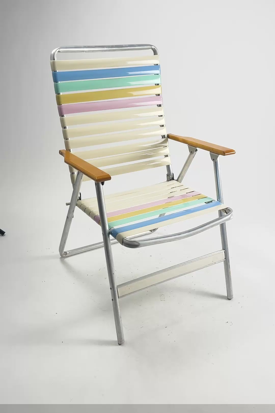 ビデオを読み込む: Folding Chair with Armrests / アーム付き折りたたみ椅子