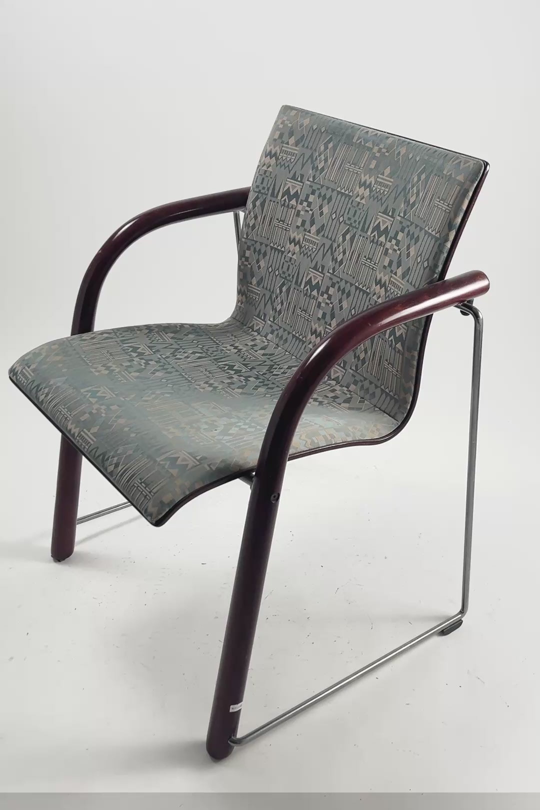 ビデオを読み込む: Thonet Model S320 Chair / トーネット S320 チェア
