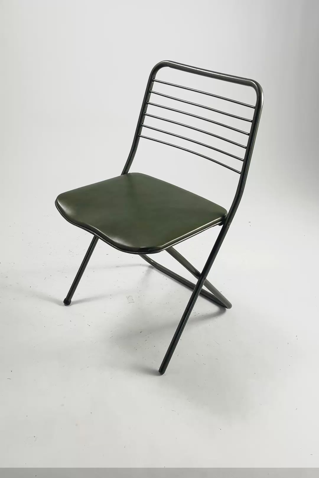 Load video: Metal Folding Chair / メタル折りたたみ椅子