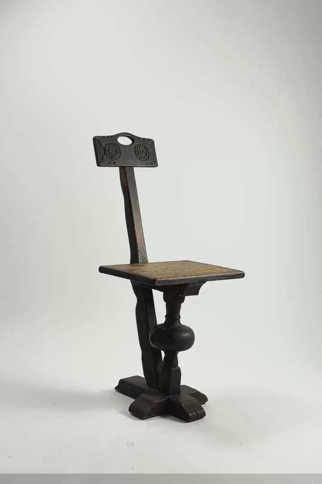 Wooden Primitive Spinning Chair / 木製プリミティブスピニングチェア