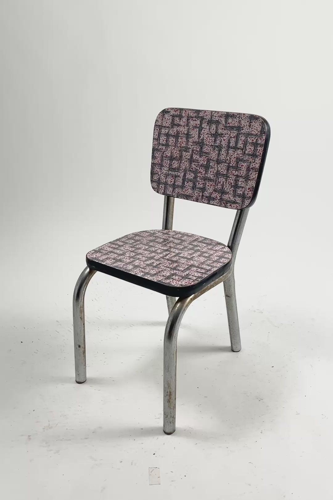 ビデオを読み込む: Vintage Kids Chair / ヴィンテージ キッズチェア