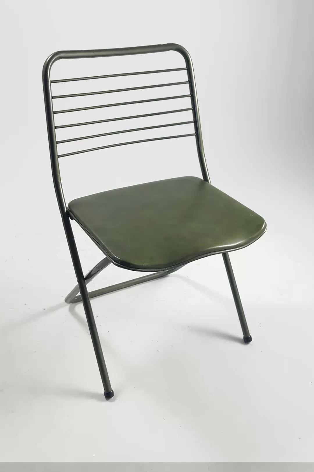 Load video: Metal Folding Chair / メタル折りたたみ椅子