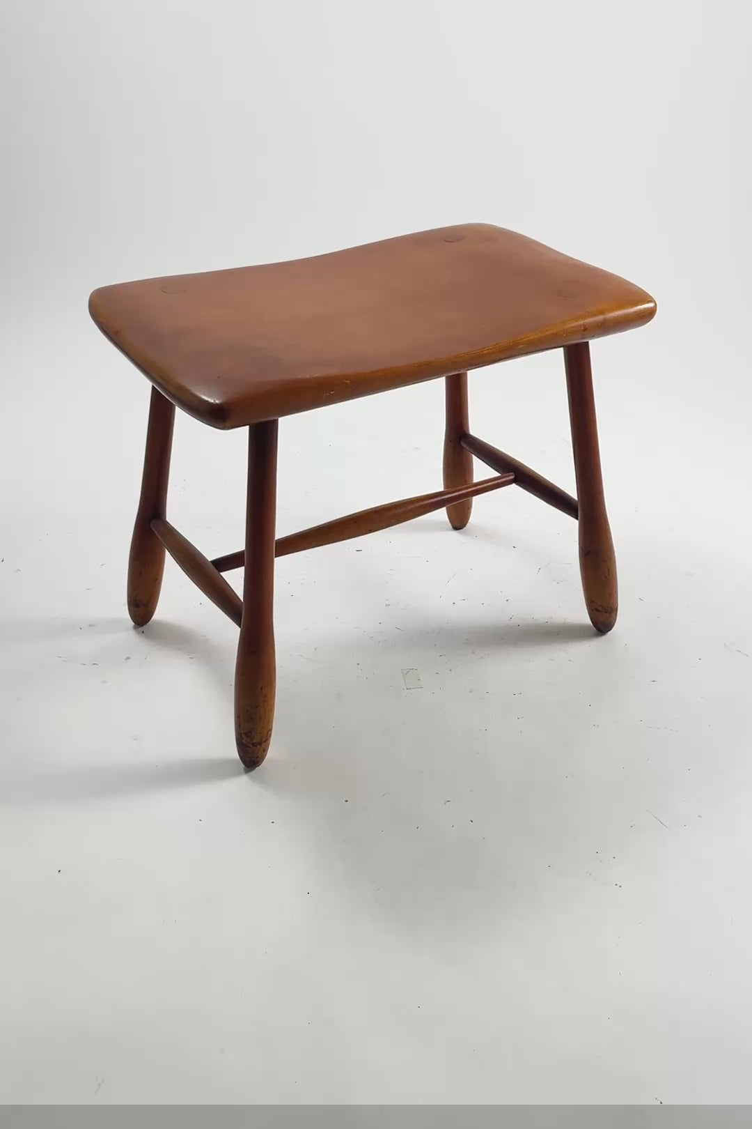 ビデオを読み込む: Vintage Wooden Stool / 木製スツール
