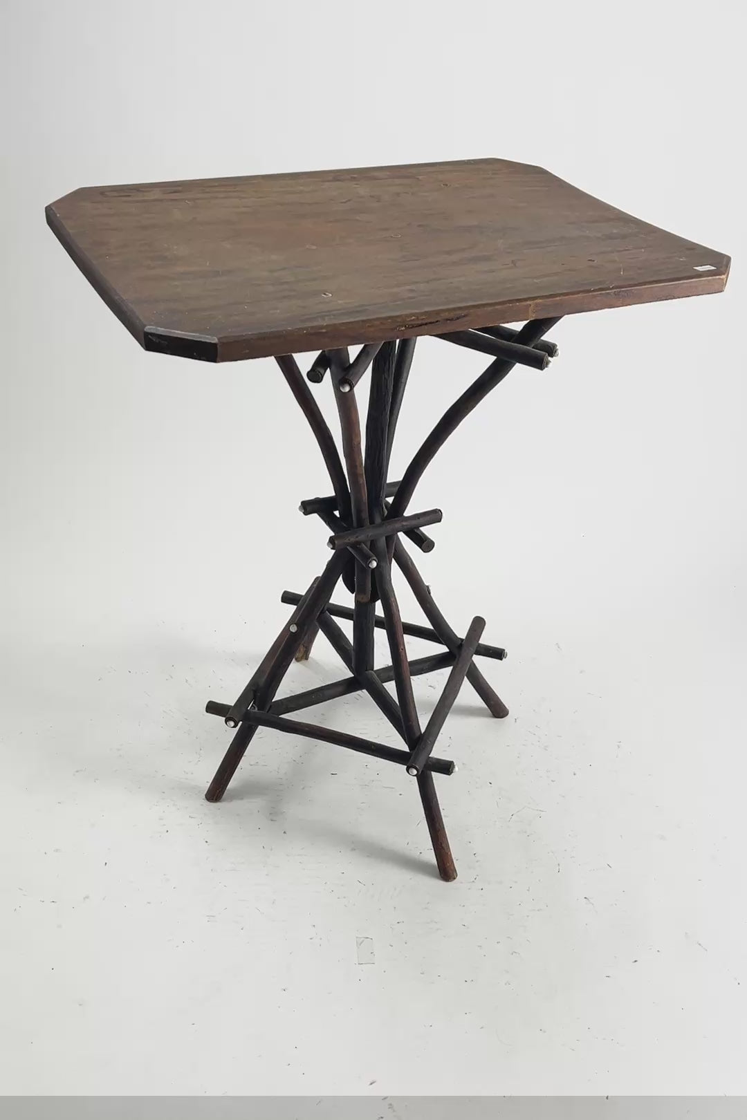 ビデオを読み込む: Vintage Rustic Side Table / ヴィンテージ ラスティック サイドテーブル